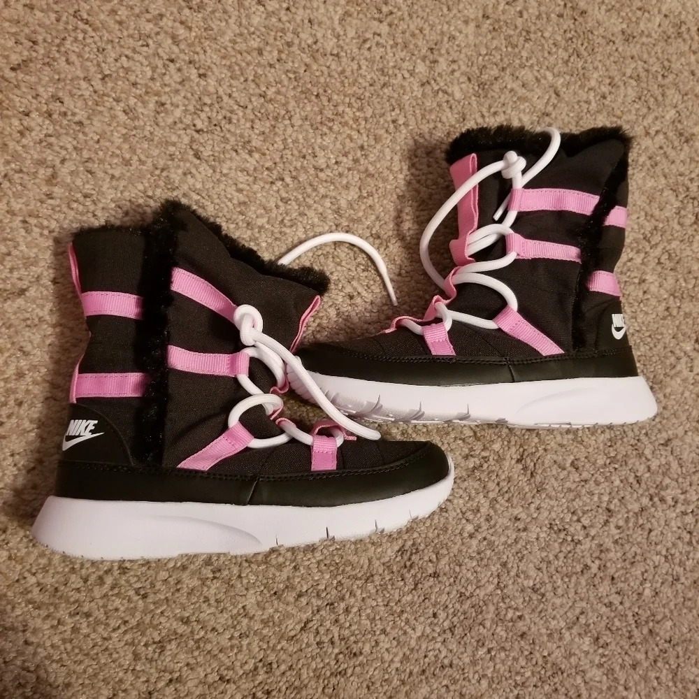 Nike Venture Faux Fur Water Resistant Boots 13C